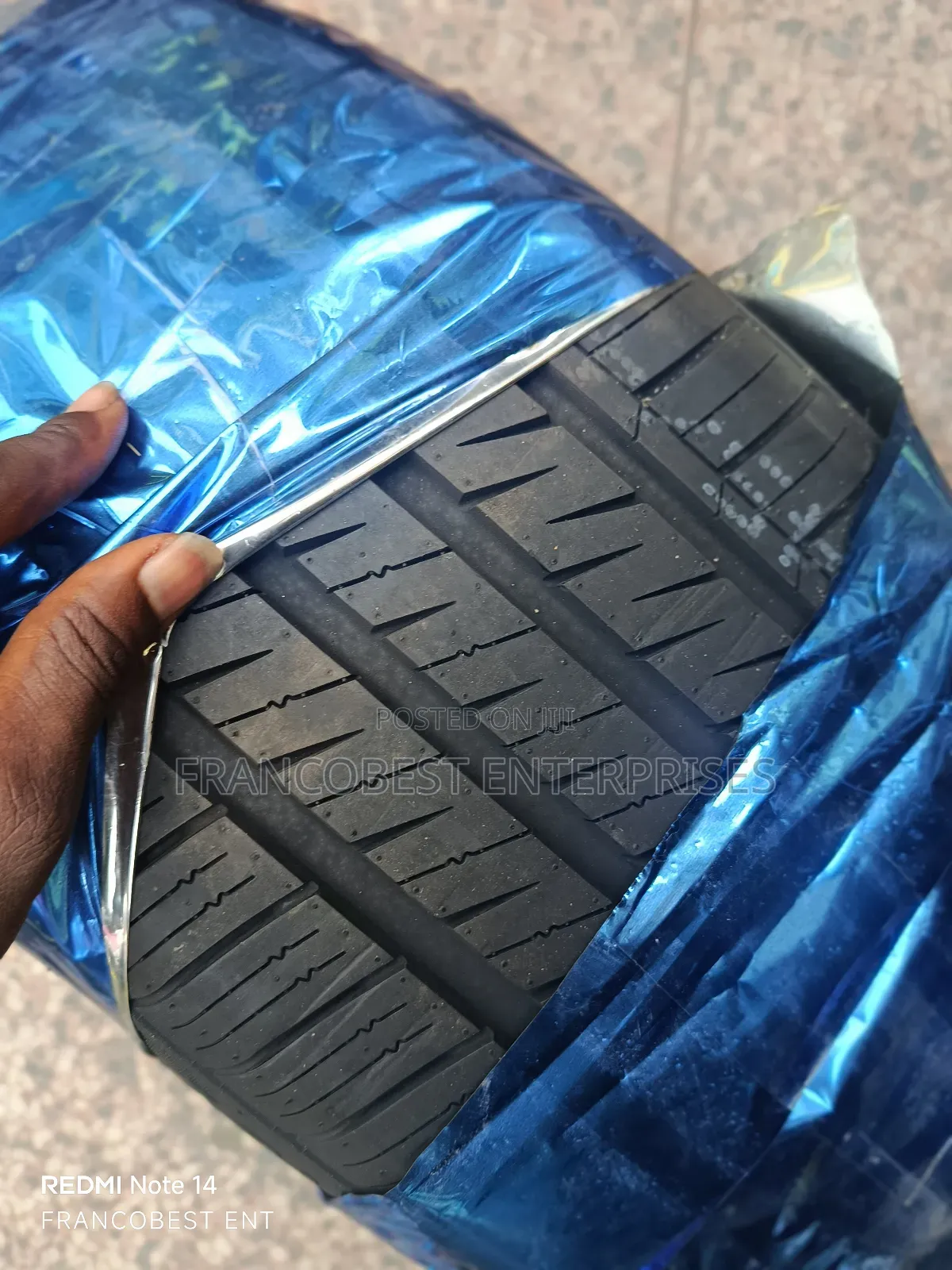 245/45r19 Landspider Tire