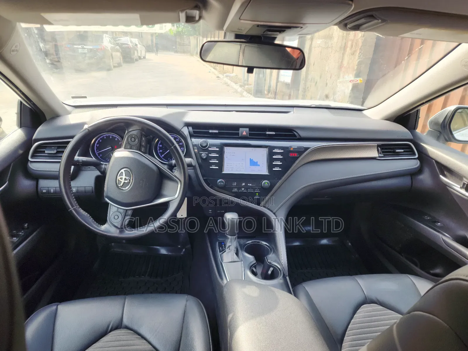Toyota Camry SE (2.5L 4cyl 8A) 2019 White
