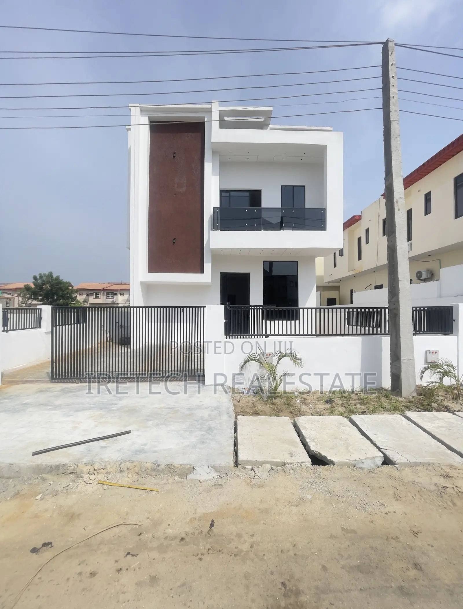 4bdrm Duplex in In A Secured Estate, Off Lekki-Epe Expressway for sale