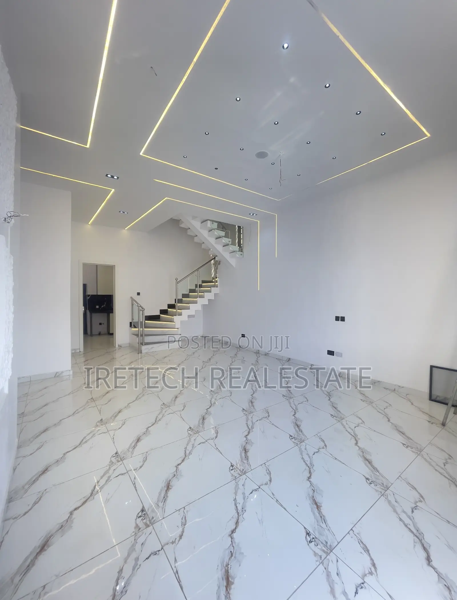 4bdrm Duplex in In A Secured Estate, Off Lekki-Epe Expressway for sale