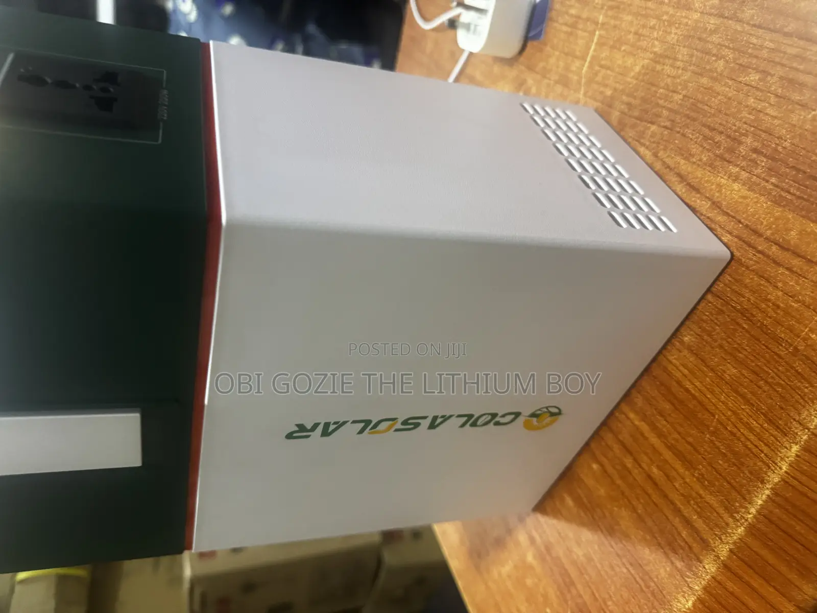 1kwh 200w Cola Solar Power Station Lithium Battery Generator Is Availa