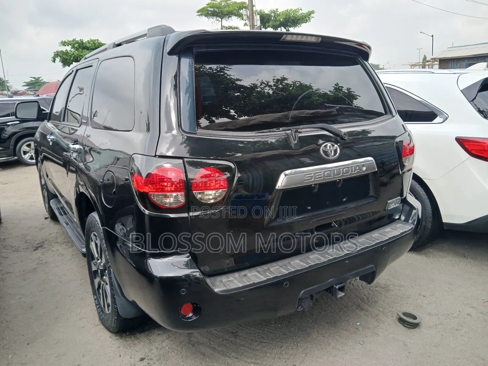 Toyota Sequoia Platinum 4dr SUV 4WD (5.7L 8cyl 6A) 2014 Black