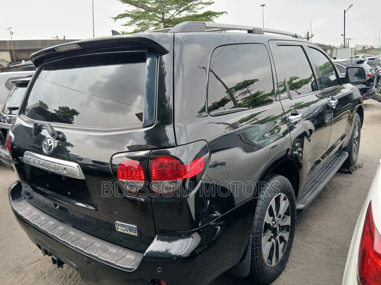 Toyota Sequoia Platinum 4dr SUV 4WD (5.7L 8cyl 6A) 2014 Black