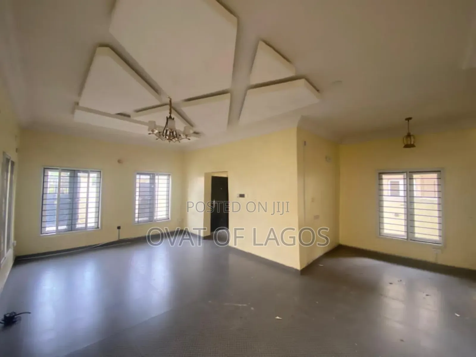 5bdrm Duplex in Ikota Villa for rent
