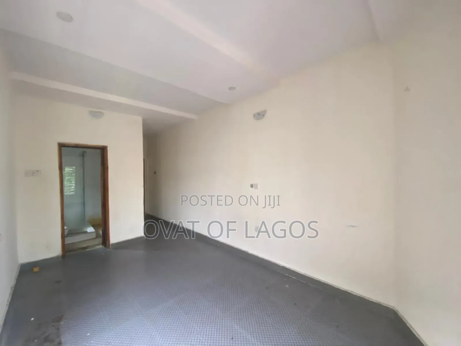 5bdrm Duplex in Ikota Villa for rent