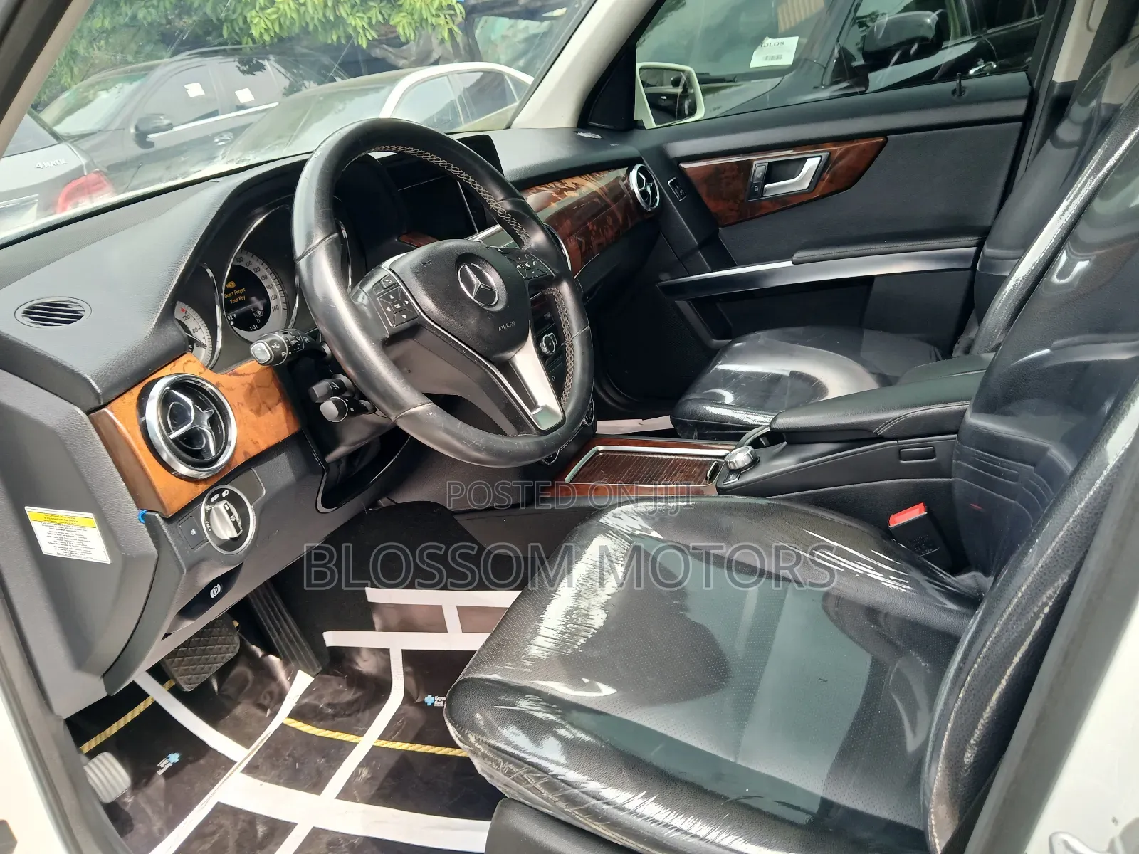 Mercedes-Benz GLK-Class Base GLK 350 4dr AWD 4MATIC (3.5L 6cyl 7A) 2015