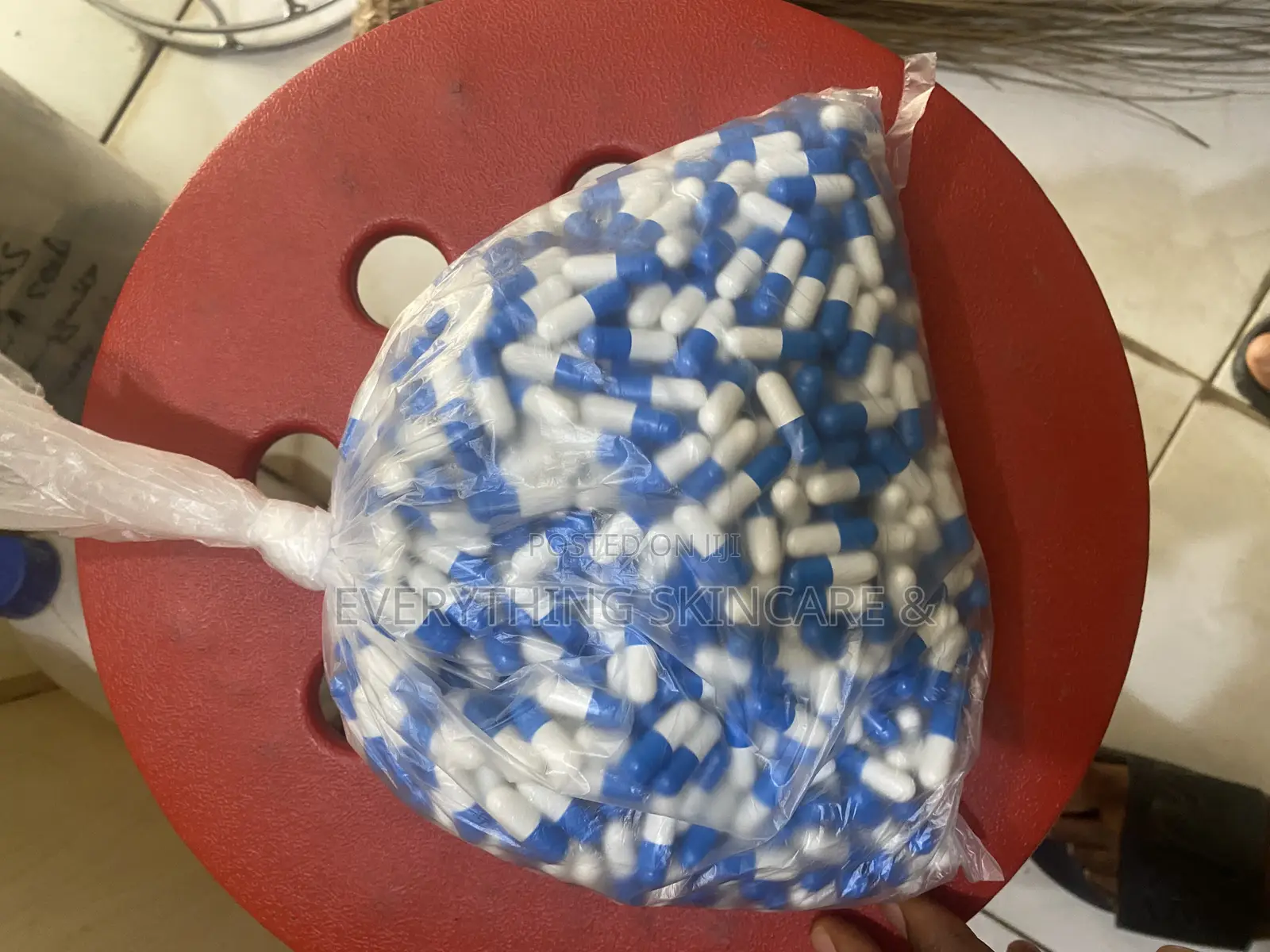 White and Blue Empty Gelatine Capsules