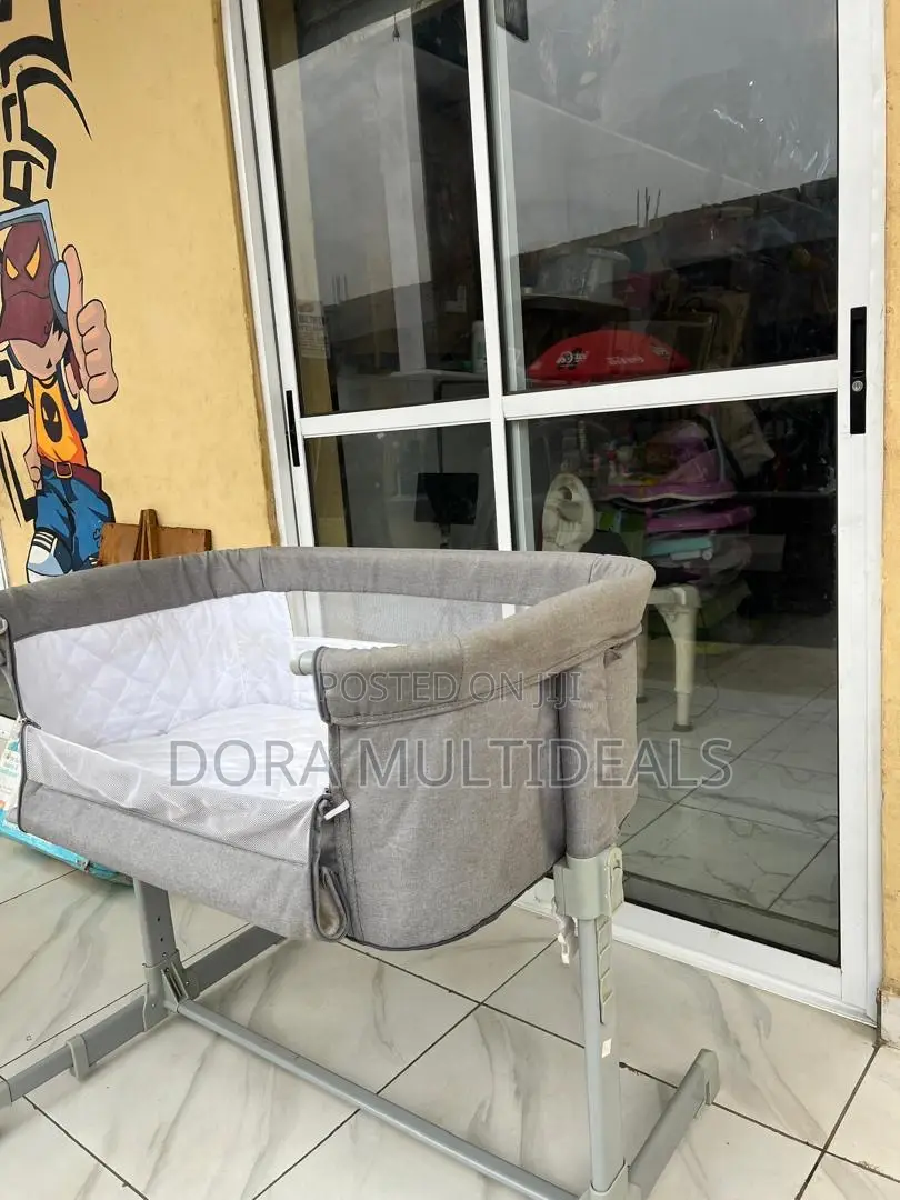 Next to Mom Bassinet With Adjustable Height