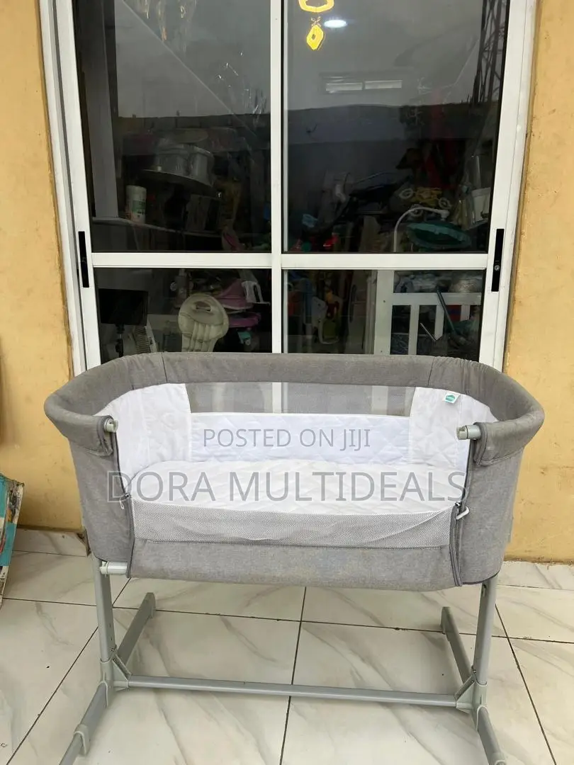 Next to Mom Bassinet With Adjustable Height