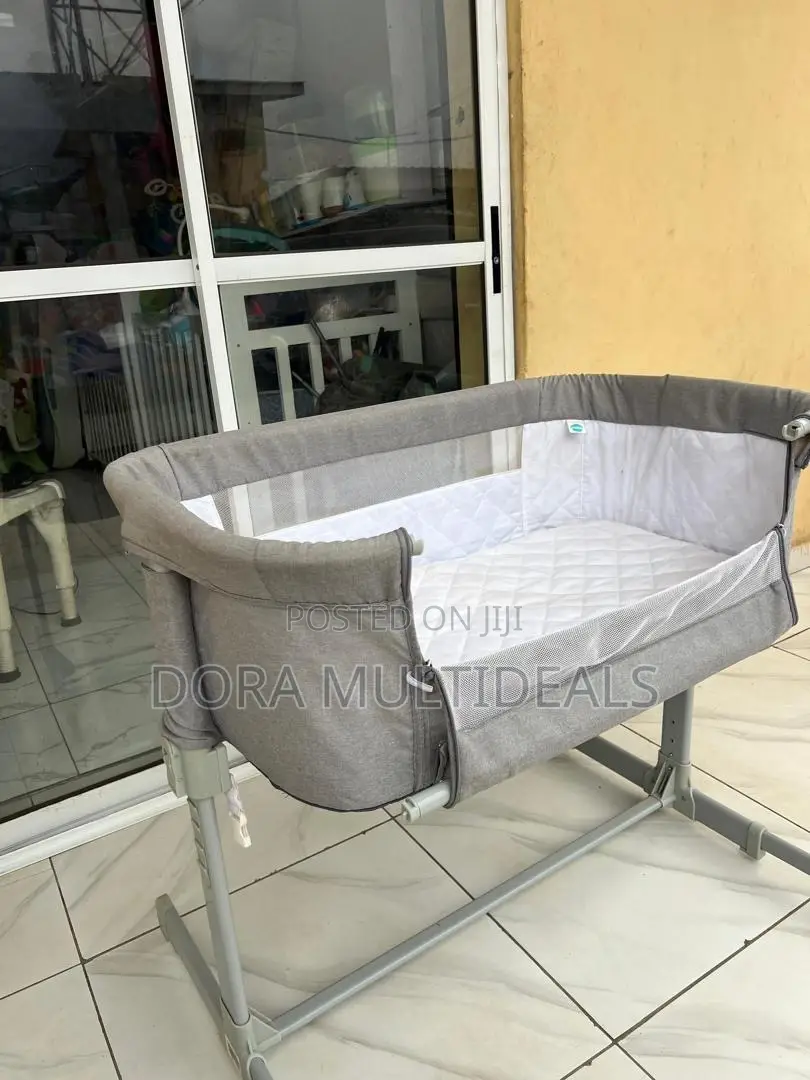 Next to Mom Bassinet With Adjustable Height