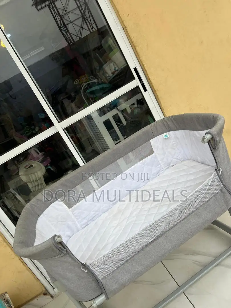 Next to Mom Bassinet With Adjustable Height