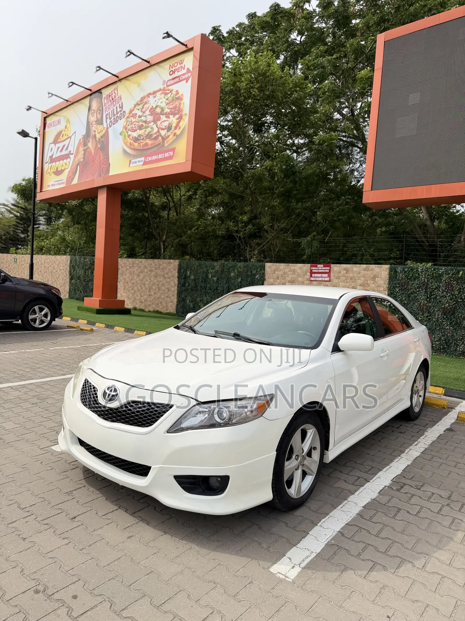 Toyota Camry SE 4dr Sedan (2.5L 4cyl 6AM) 2010 White