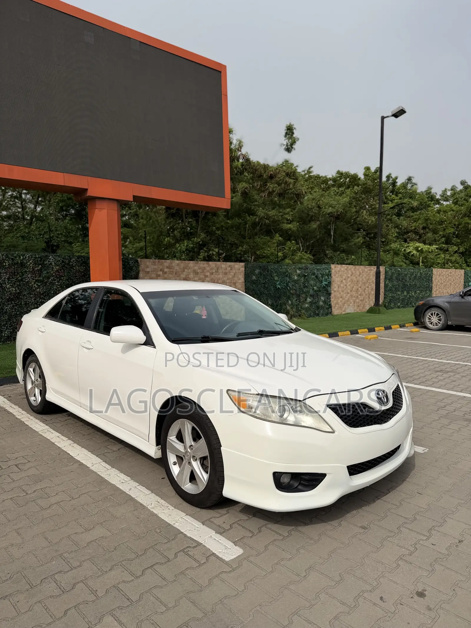 Toyota Camry SE 4dr Sedan (2.5L 4cyl 6AM) 2010 White