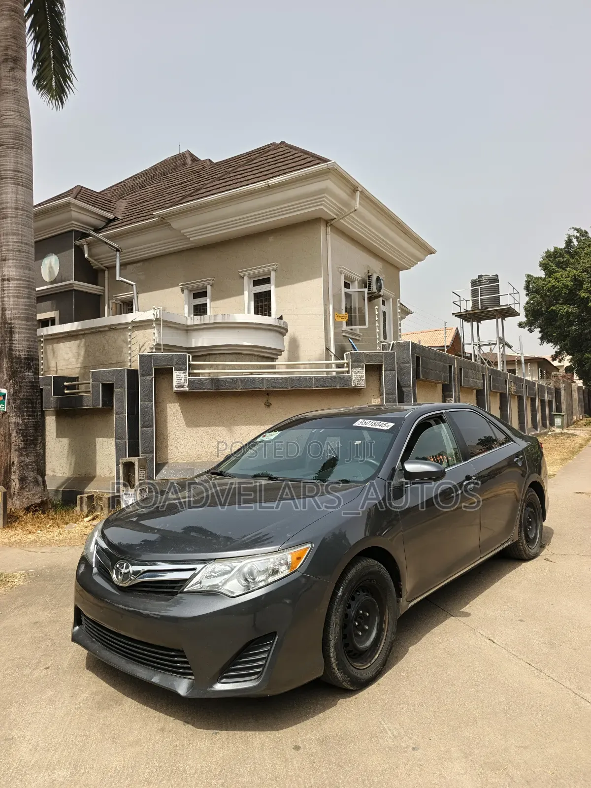 Toyota Camry LE 4dr Sedan (2.5L 4cyl 6A) 2013 Gray