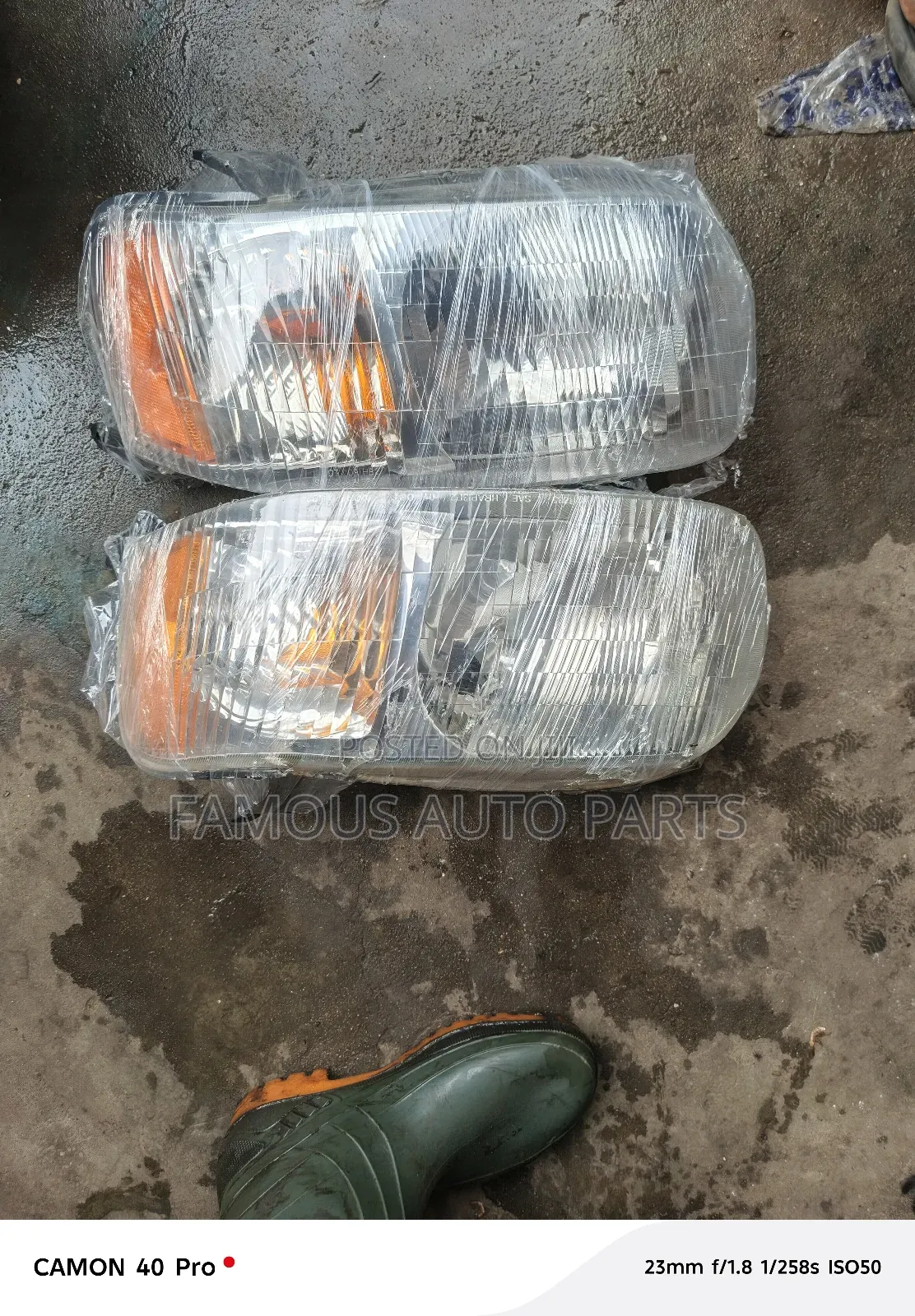 Headlight Ford Escape 2004