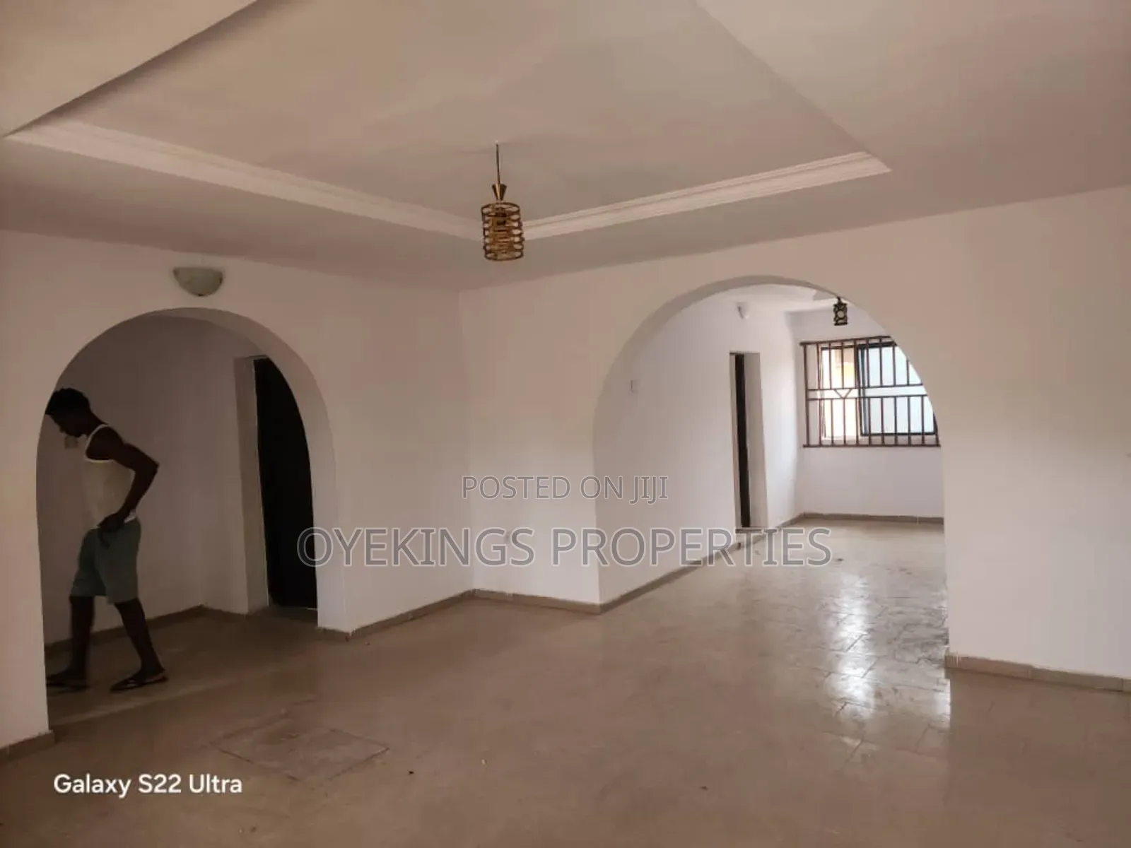3bdrm Block of Flats in Behind Beeshop, Akala Express for rent