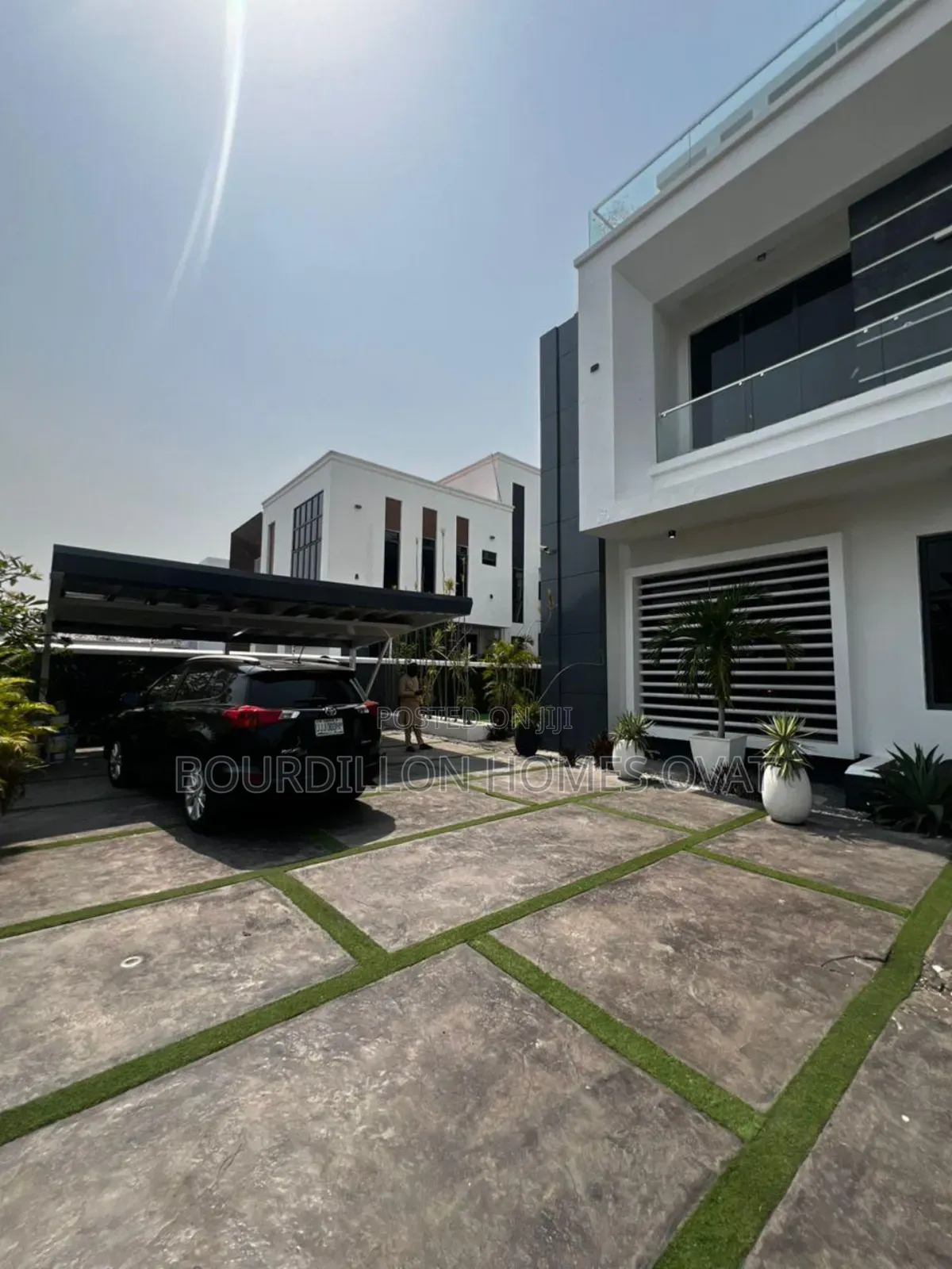 5bdrm Duplex in Pinnock Beach for sale