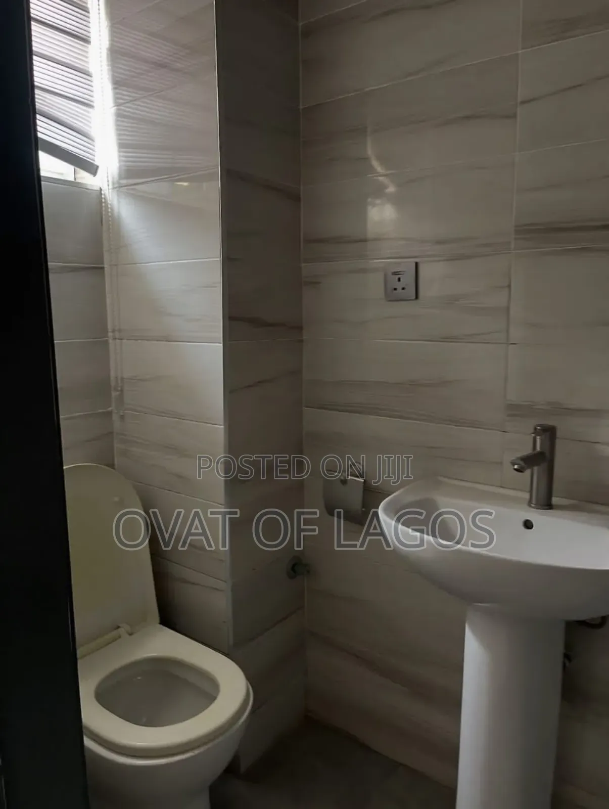 Furnished 3bdrm Penthouse in Osapa London for sale