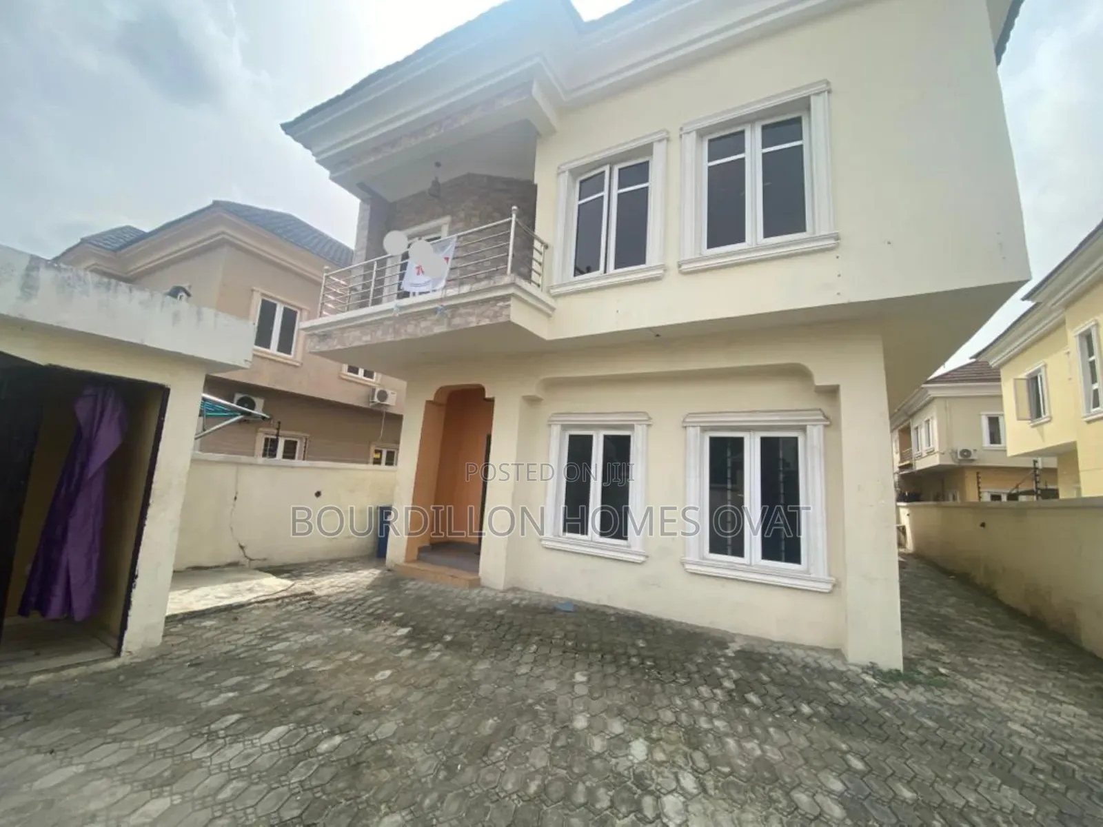 5bdrm Duplex in Ikota Villa Estate for rent