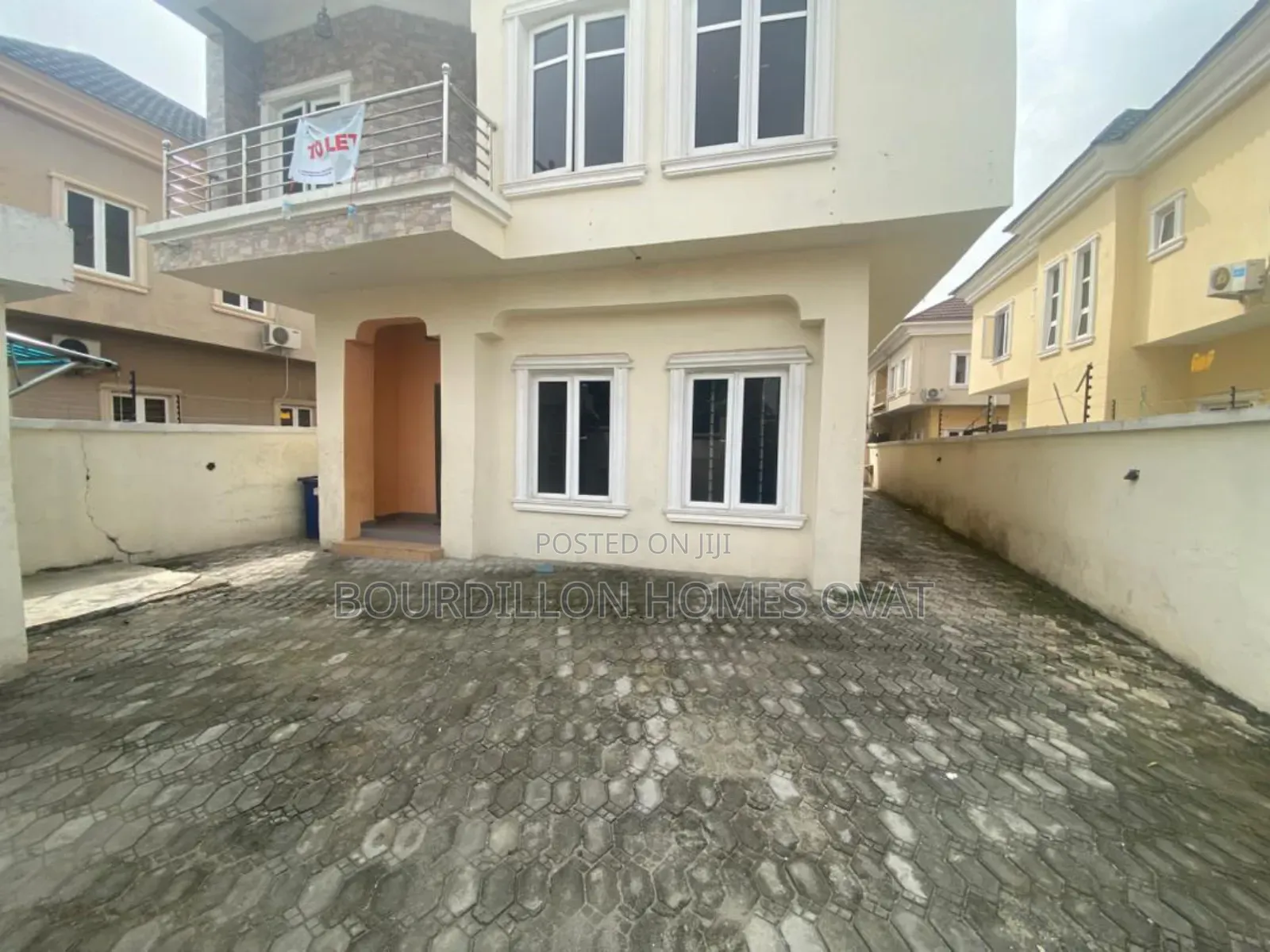 5bdrm Duplex in Ikota Villa Estate for rent