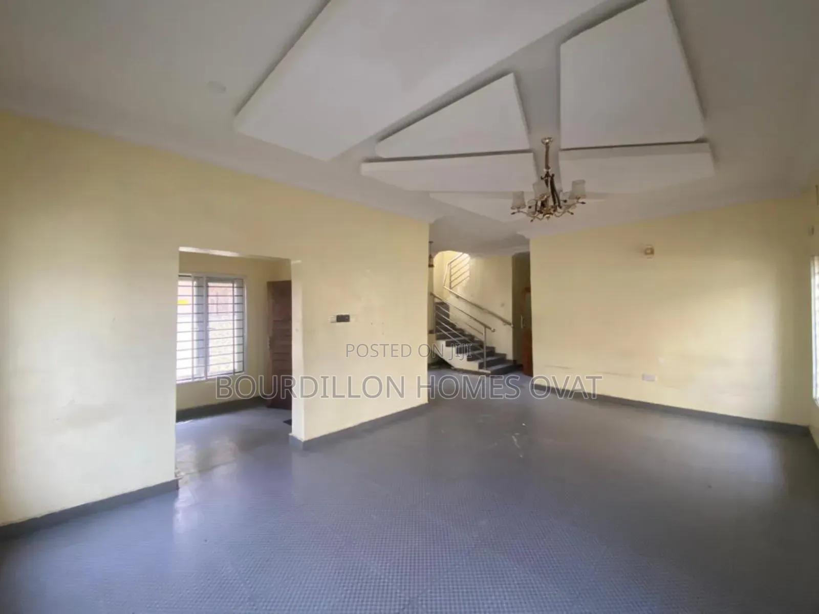 5bdrm Duplex in Ikota Villa Estate for rent