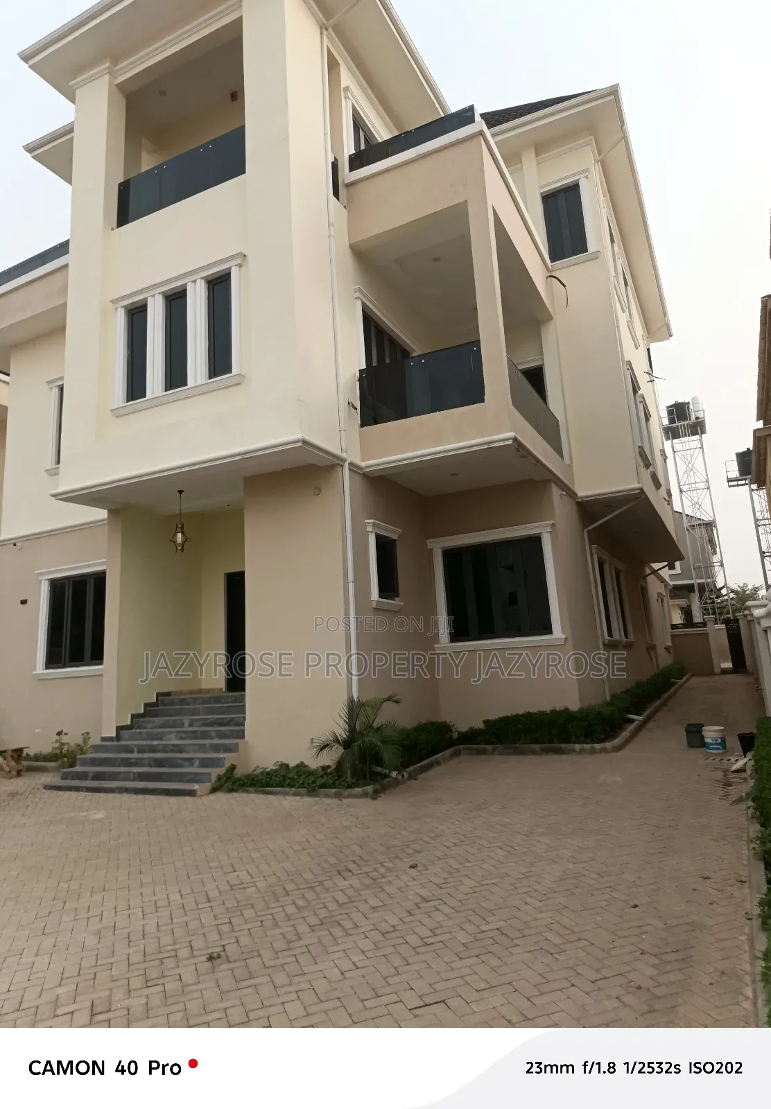 6bdrm Duplex in Guzape District for sale