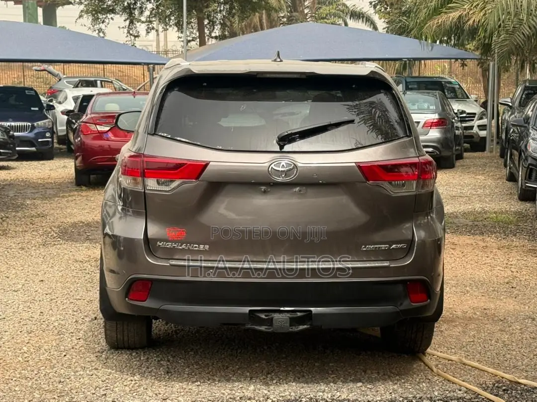 Toyota Highlander Limited 4dr SUV AWD (3.5L 6cyl 6A) 2015 Gray