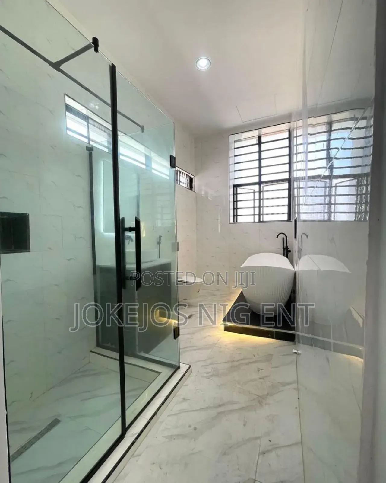 5bdrm Duplex in Chevron Drive for sale