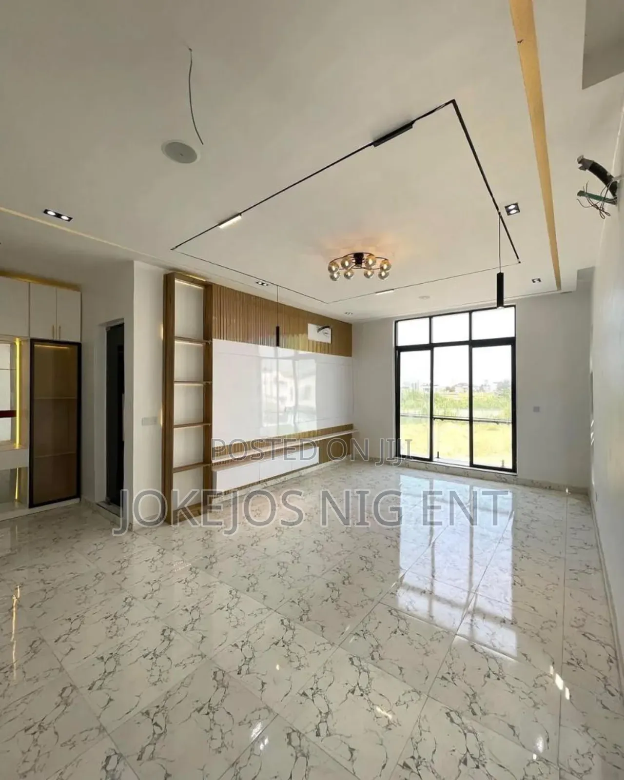 5bdrm Duplex in Chevron Drive for sale