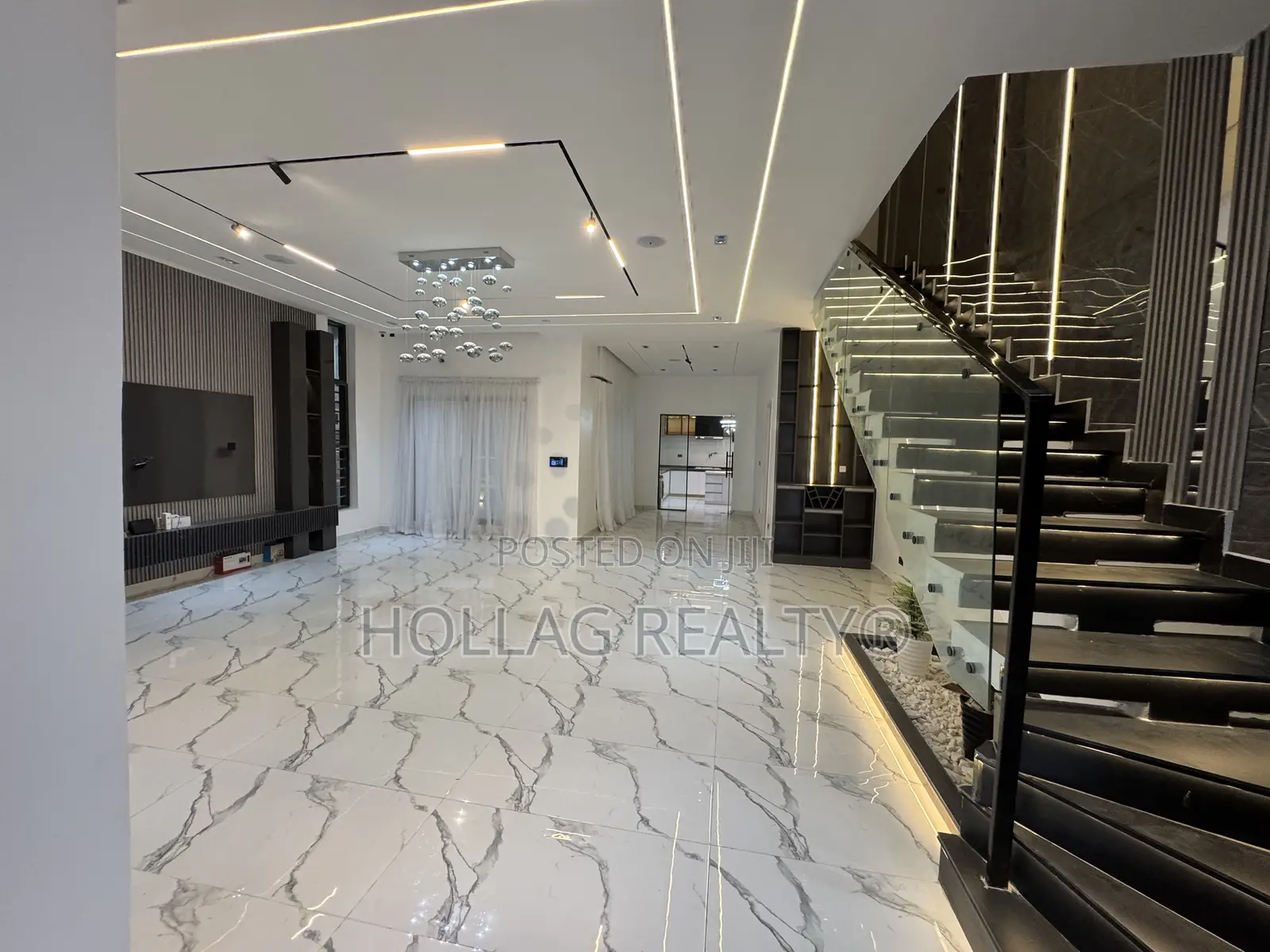 6bdrm Duplex in Discovery Park, Chevron for sale