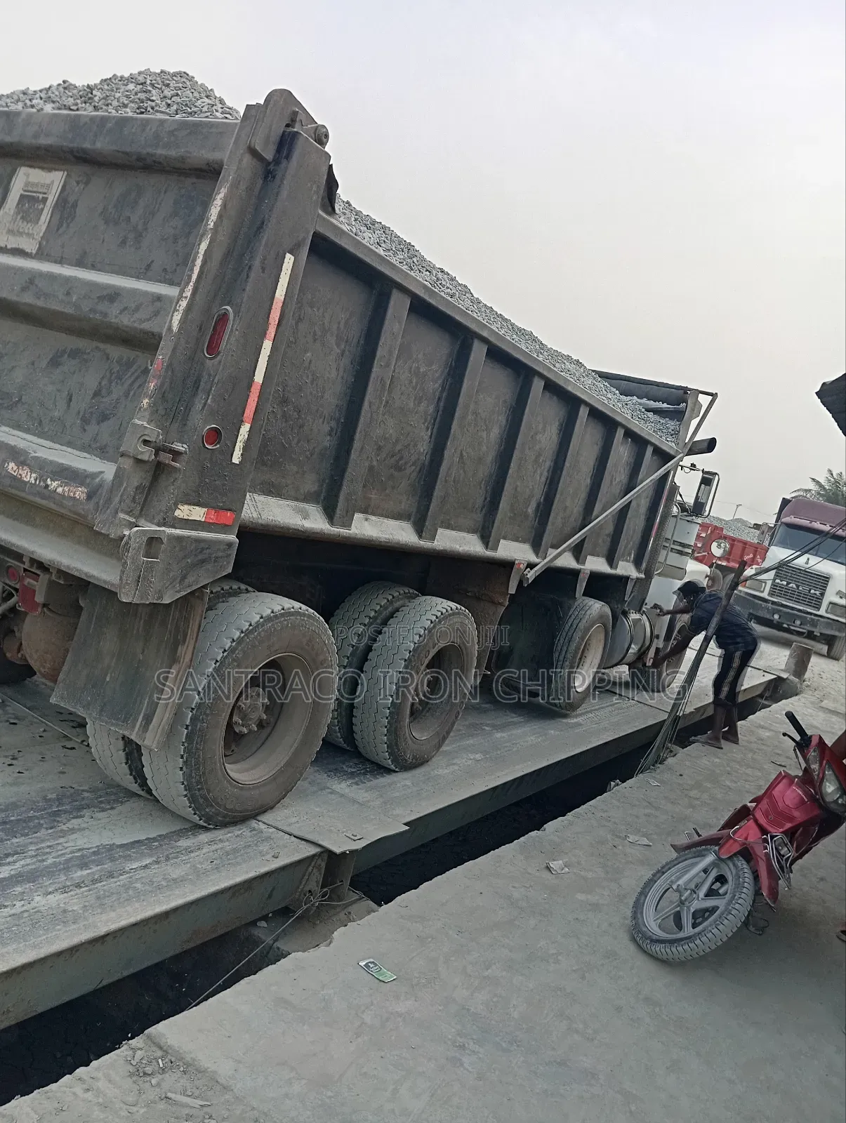 Sentraco Iron Black Chippings and Granite All Materials Are Available