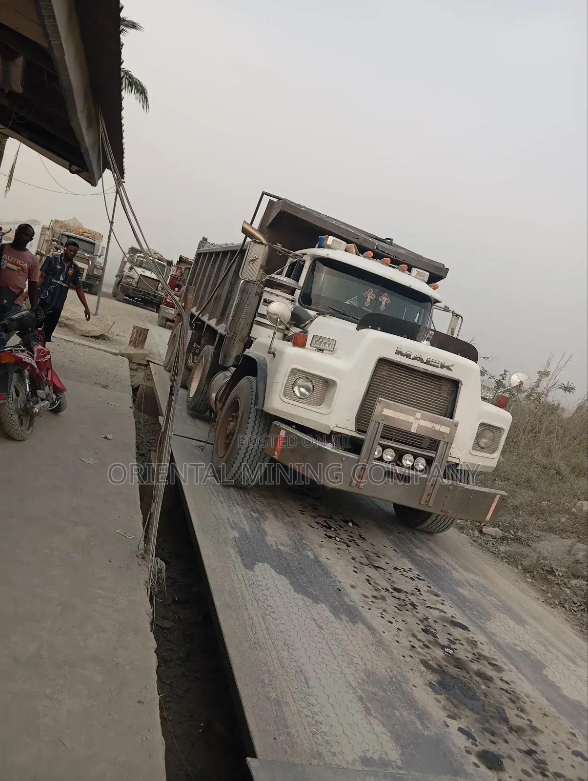 Premium Iron Black Chippings and Granite, Payment on Delivery