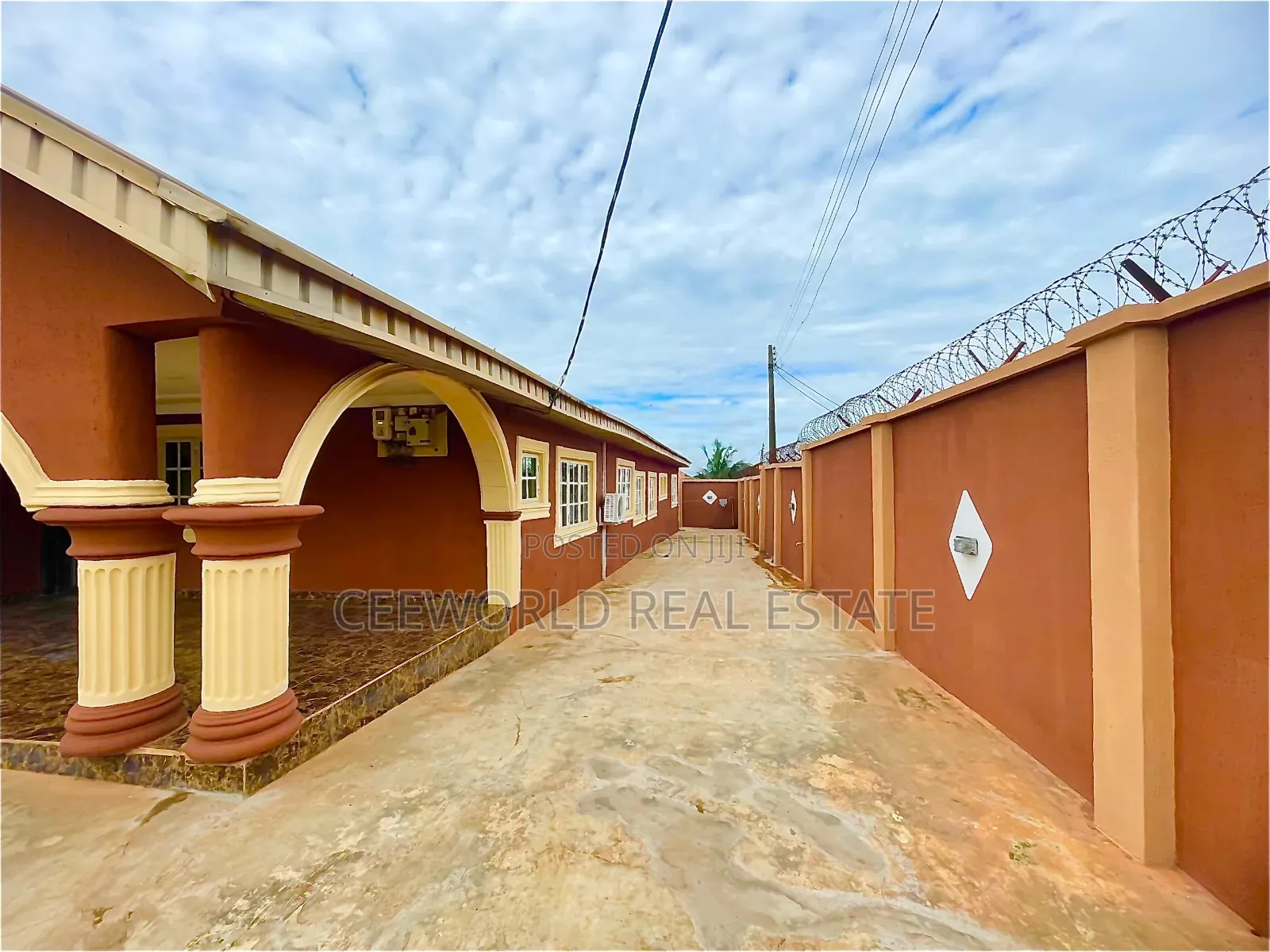 4bdrm Bungalow in Itesiwaju Estate for sale