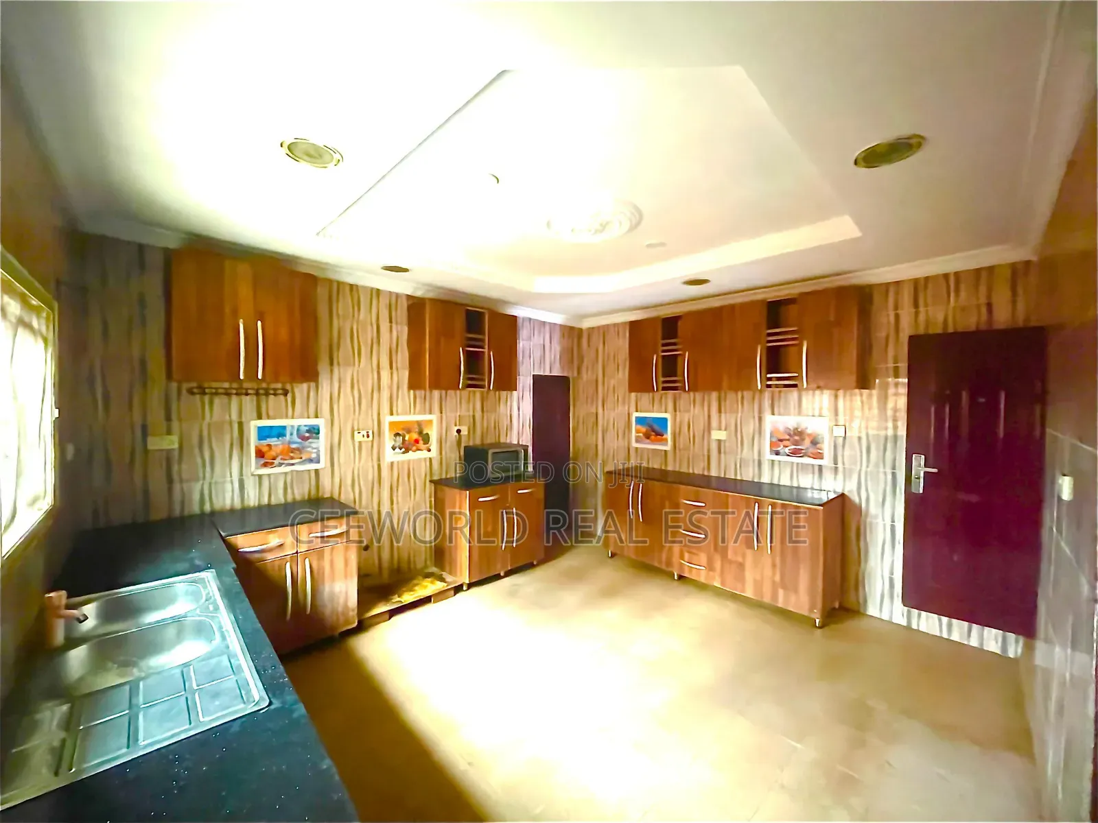 4bdrm Bungalow in Itesiwaju Estate for sale