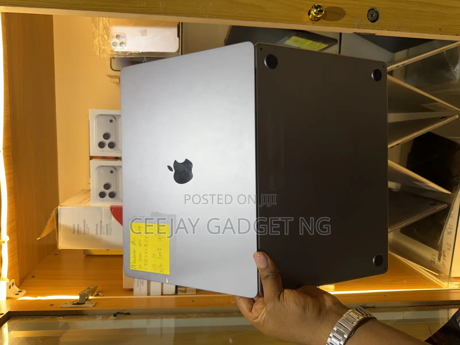 Laptop Apple MacBook Air 2024 M3 15-inch 16GB Apple M3 SSD 512GB