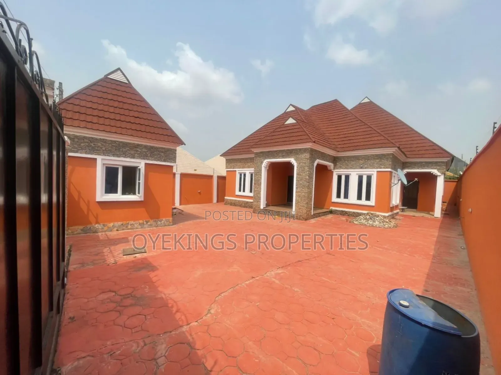 4bdrm Bungalow in Fele House, Akala Express for sale