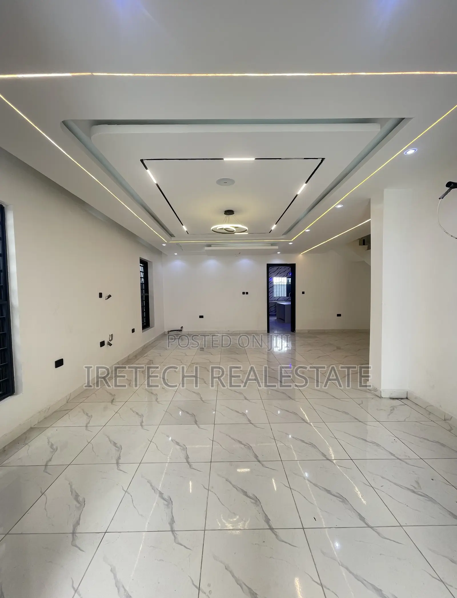 5bdrm Duplex in In A Secured Estate, Off Lekki-Epe Expressway for sale