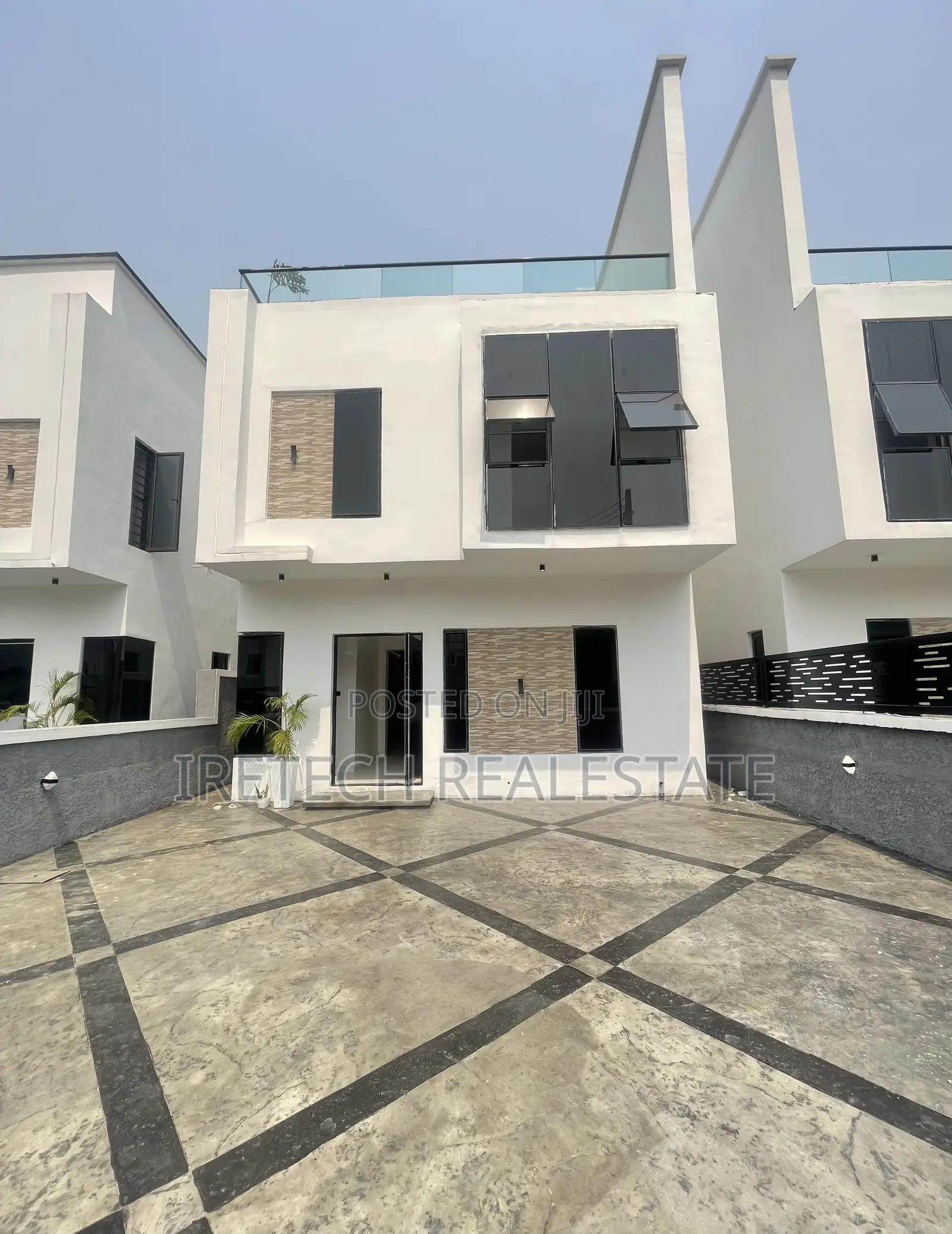 5bdrm Duplex in In A Secured Estate, Off Lekki-Epe Expressway for sale