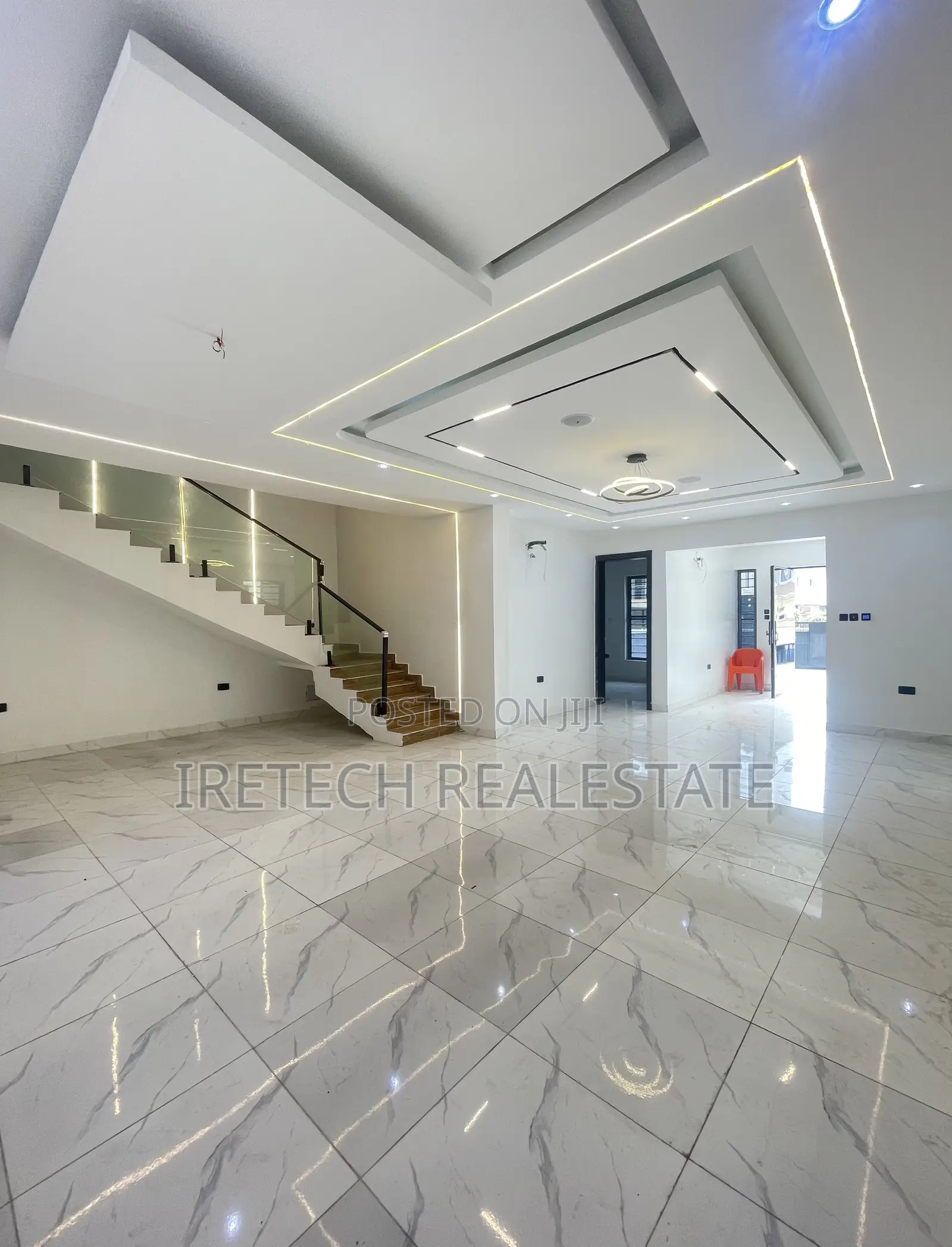 5bdrm Duplex in In A Secured Estate, Off Lekki-Epe Expressway for sale