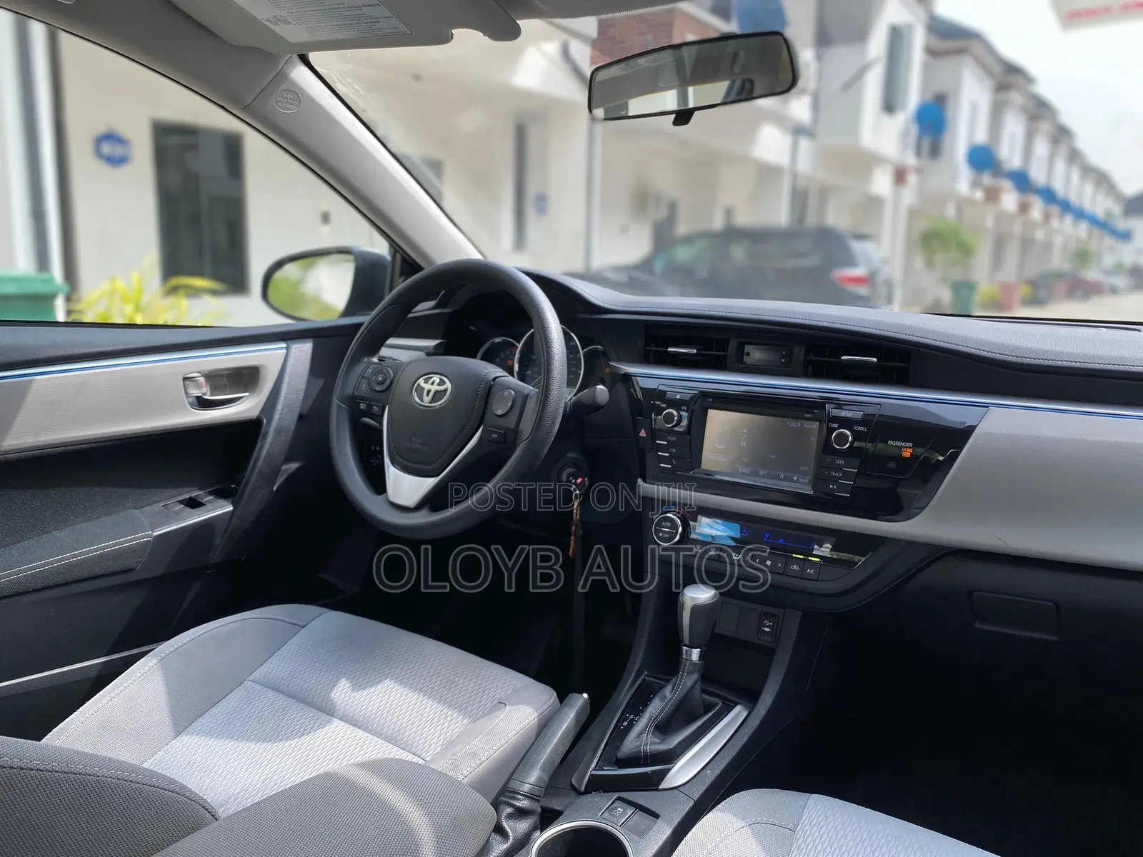 Toyota Corolla LE ECO Premium (1.8L 4cyl CVT) 2016 Gray