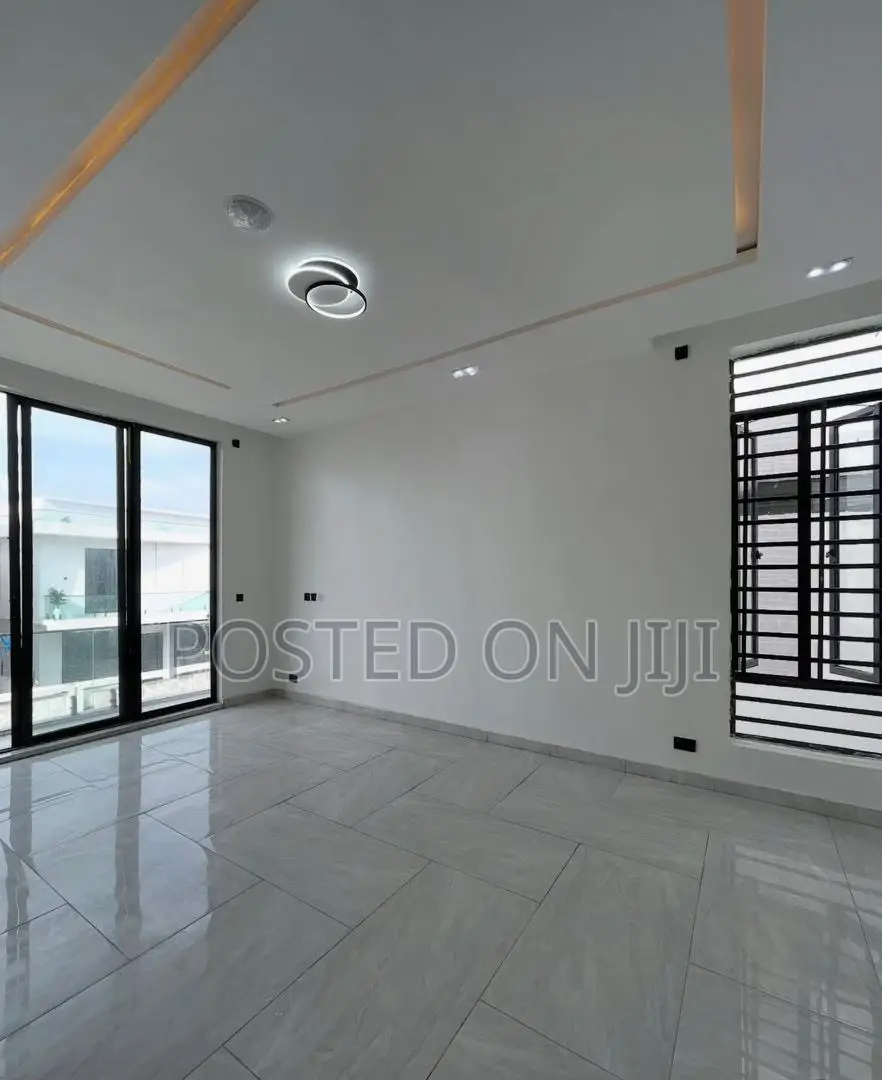4bdrm Duplex in Dpkay Estate, Lekki Phase 2 for rent