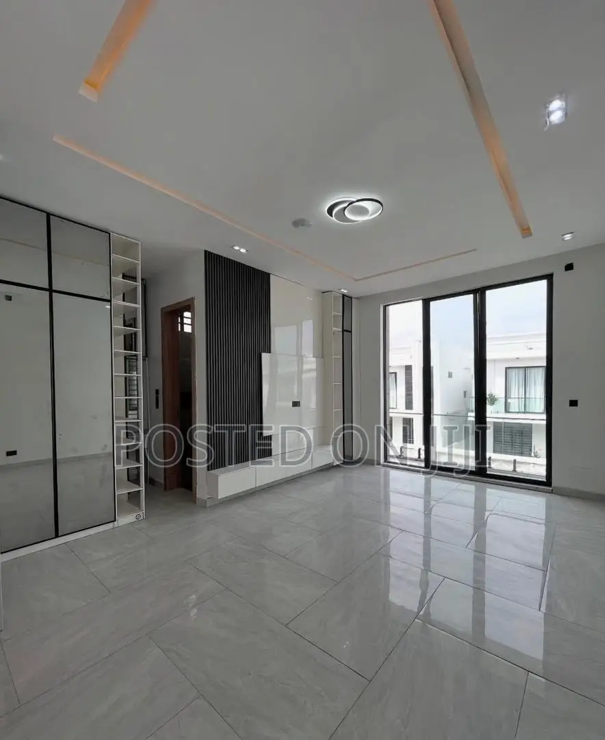 4bdrm Duplex in Dpkay Estate, Lekki Phase 2 for rent