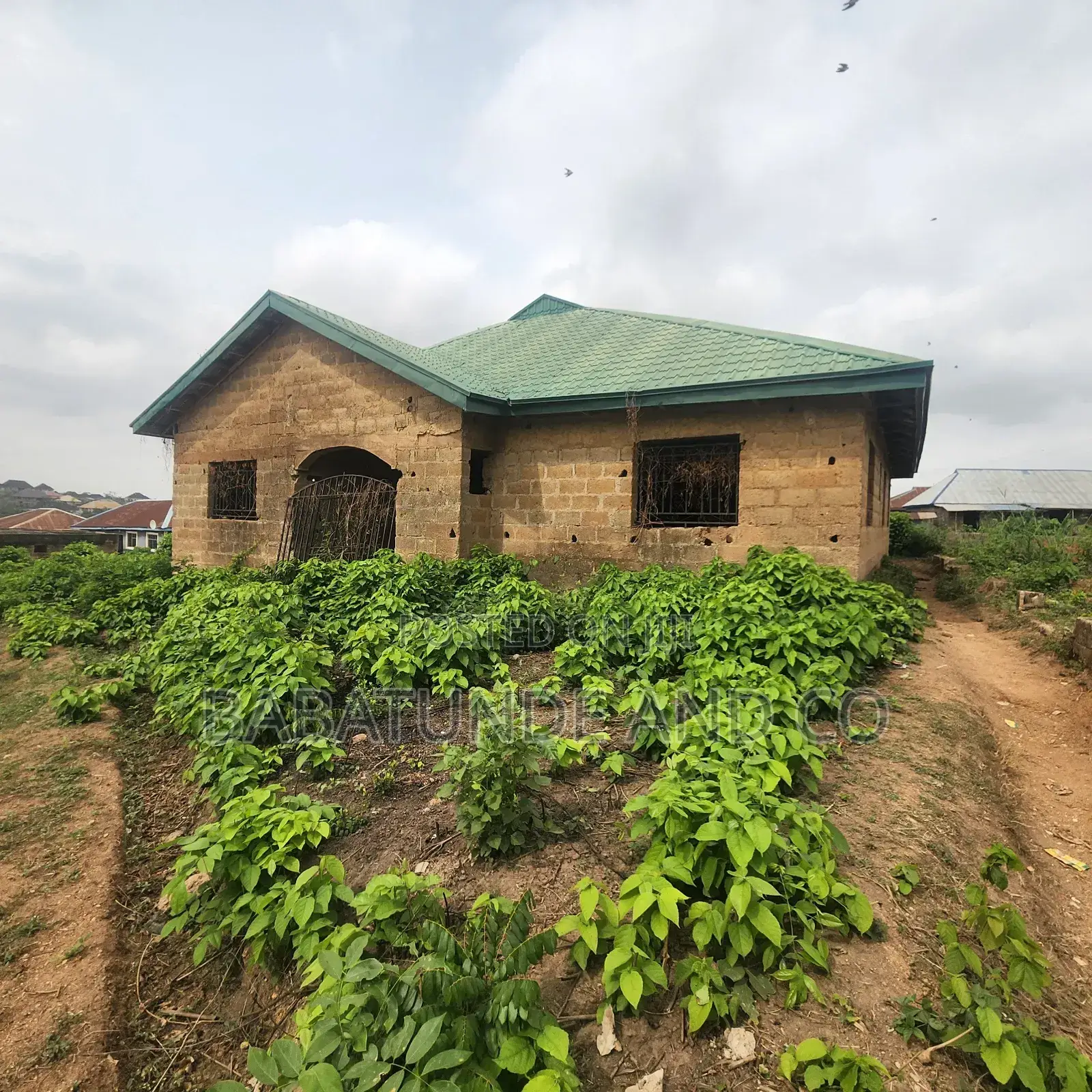 3bdrm Bungalow in Ologuneru for sale