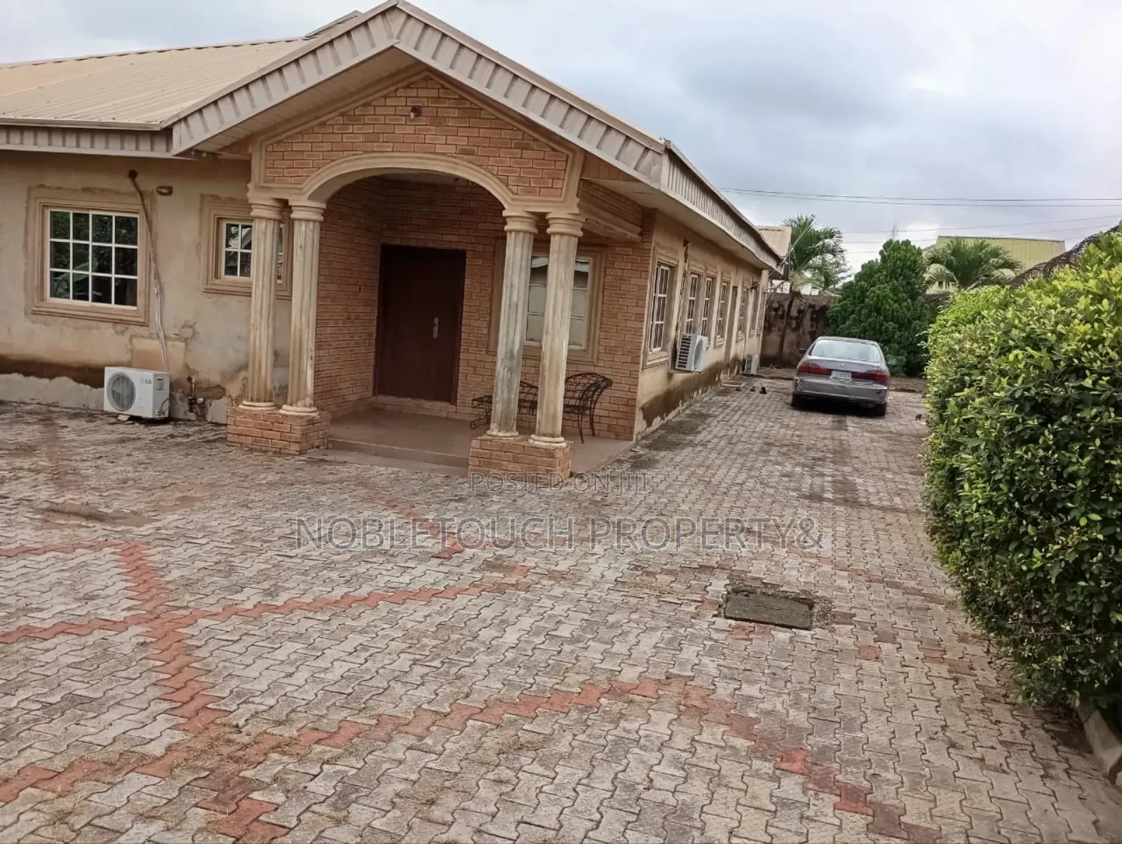 4bdrm Bungalow in All Saints College for sale