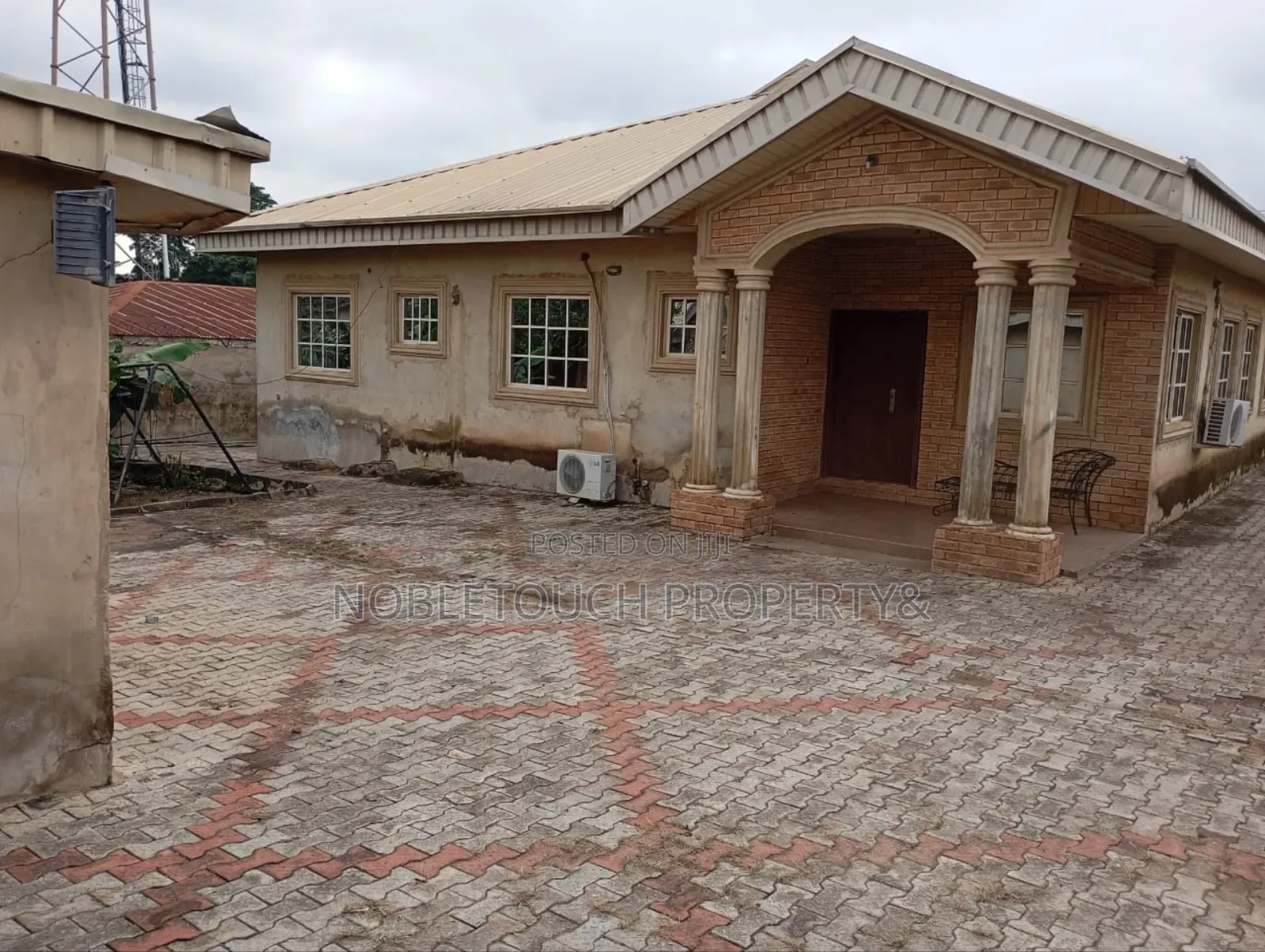 4bdrm Bungalow in All Saints College for sale