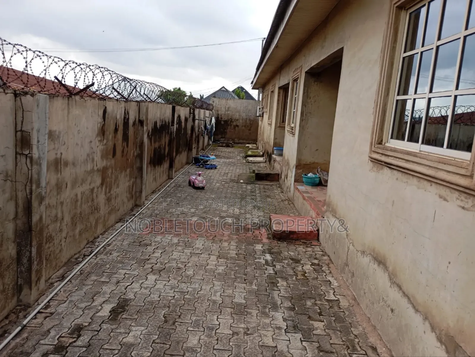 4bdrm Bungalow in All Saints College for sale