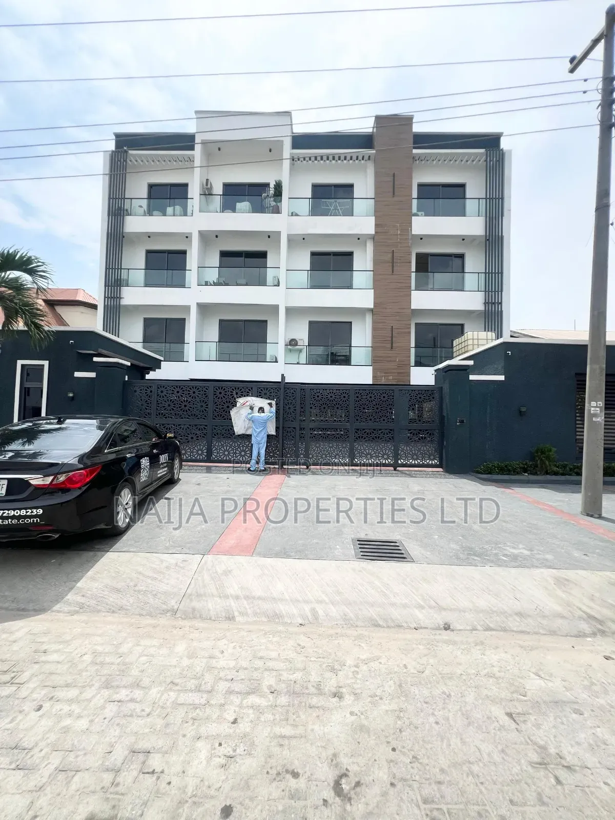 3bdrm Apartment in Lekki Phase 1 for sale