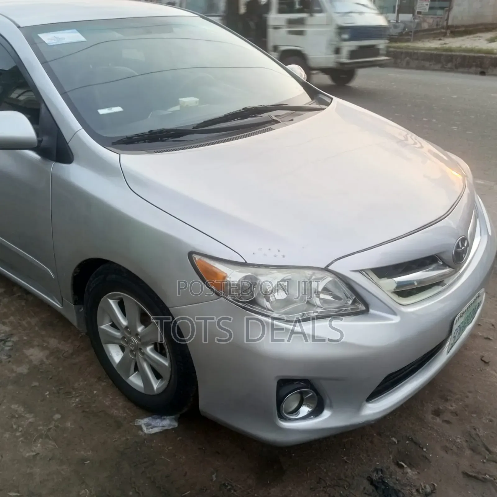 Toyota Corolla LE 4dr Sedan (1.8L 4cyl 4A) 2013 Silver