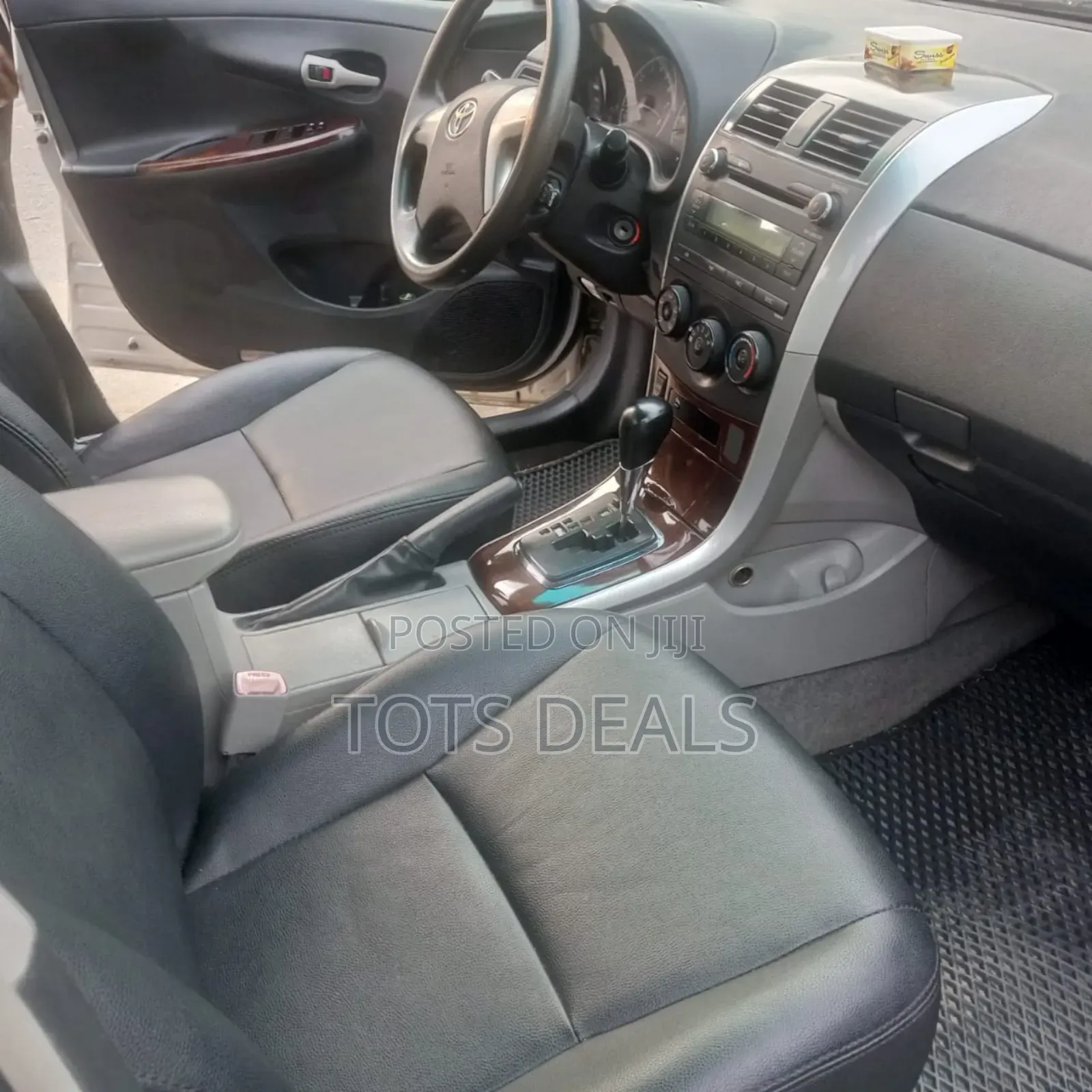 Toyota Corolla LE 4dr Sedan (1.8L 4cyl 4A) 2013 Silver