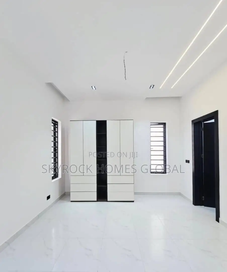4bdrm Duplex in Igbo-efon for sale